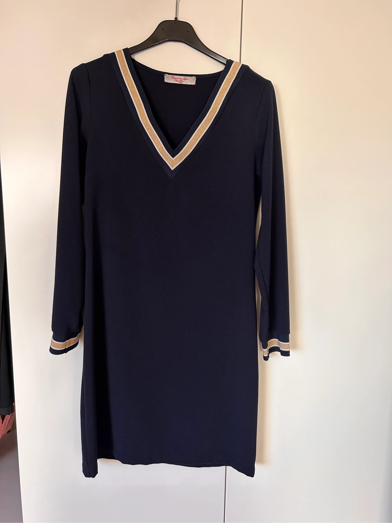 Marineblauwe jurk met V-hals